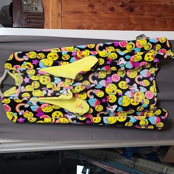 Justice Girls Emoji Hooded Snuggly Blanket Hand Mittens Black Yellow Bright EUC - Picture 1 of 8